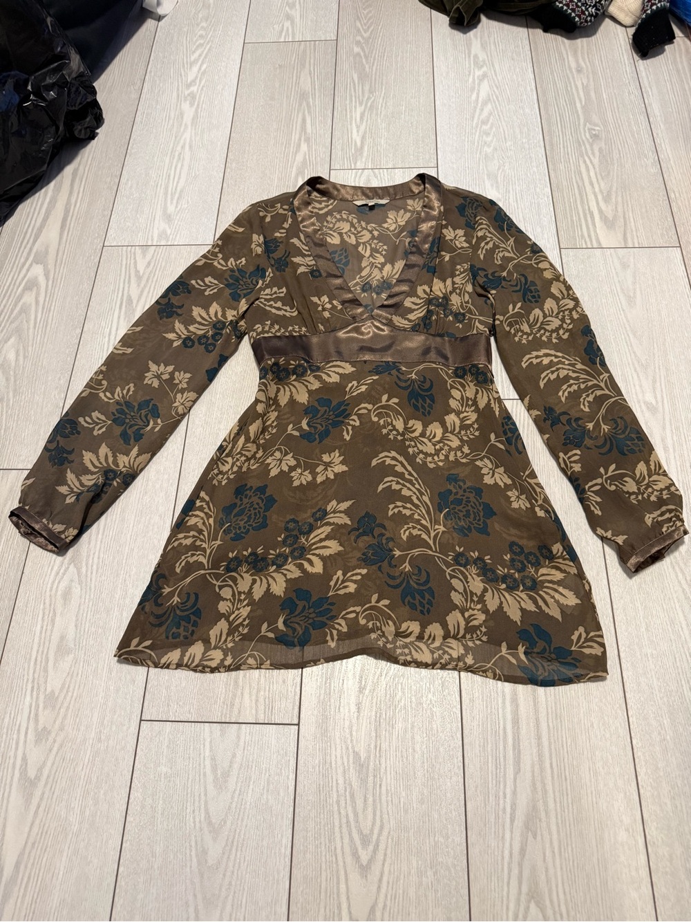 RW&Co 100% silk Y2K blouse medium brown floral V-neck long sleeve office casual